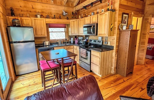 West Jefferson Cabin | Pet Friendly and Fall is Coming Soon!