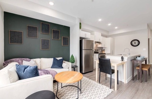 Shaganappi Apartment | Pet Friendly Apartment w/Free Underground Parking