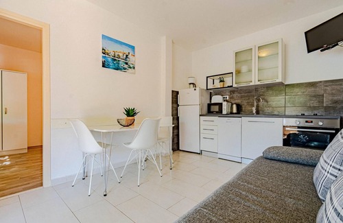 Cove Tri Zala (Zrnovo) Apartment | Pet friendly apartment in Zrnovo