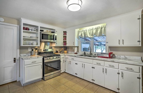 Auburn Cottage | Pet-friendly Auburn Home Near Owasco Lake!