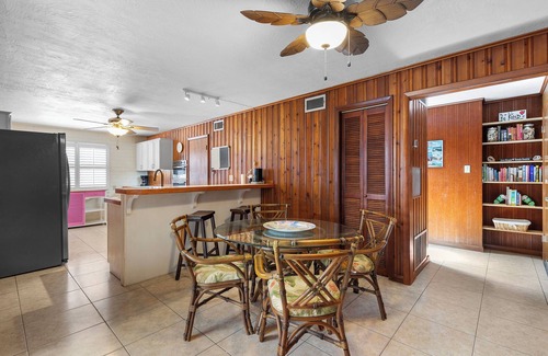 New Smyrna Beach House | 🏖️Pet Friendly Cottage Near Beach-Great Backyard-Island Paradise🏖️