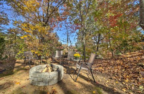 Almond House | Pet-Friendly Cabin - 1 Mi From Fontana Lake!