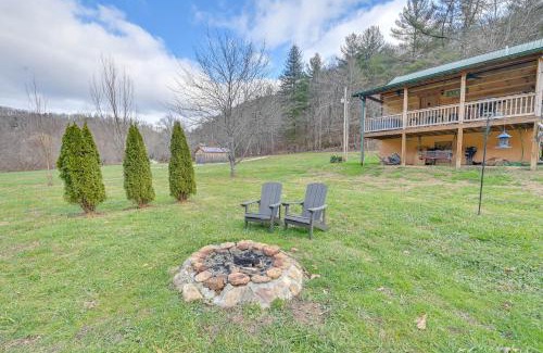 Beattyville House | Pet-Friendly Cabin with Hot Tub in Daniel Boone NF