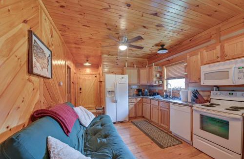 Beattyville House | Pet-Friendly Cabin with Hot Tub in Daniel Boone NF