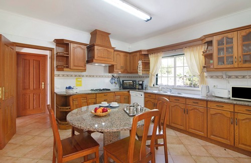 Cerro do Mocho Villa | Pet-friendly Casa do Barrocal with Pool & Wi-Fi