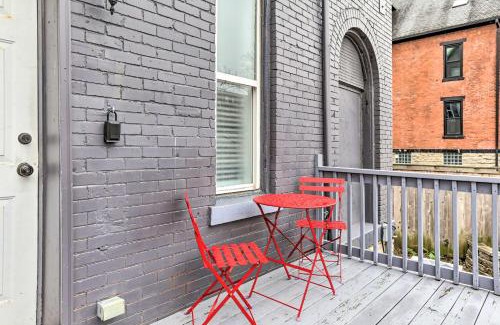 East Walnut HIlls Apartment | Pet-Friendly Condo with Deck about 3 Mi to Dtwn!