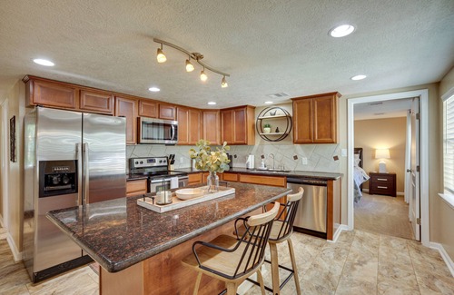 College Park House | Pet-Friendly Conroe Hideaway w/Porch & Fire Pit