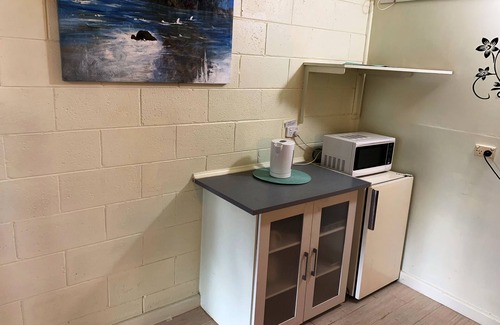 Strathmerton Hotel | Pet friendly - Double Room w/Private Bathroom, TV