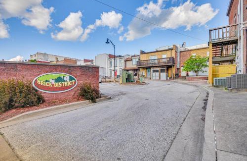 Fulton Apartment | Pet-Friendly Downtown Fulton Apt with Smart TV!