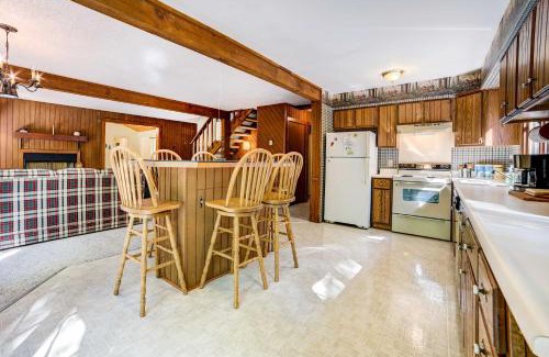 Michaywe House | Pet-Friendly Gem Hike, Fish and Golf in Gaylord