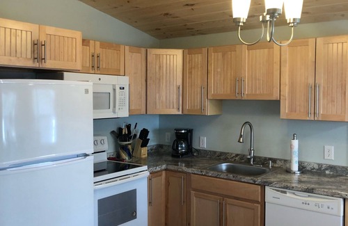 Surfside Beach Cottage | Pet Friendly, golf cart, 2 minute walk to the beach with ocean in sight