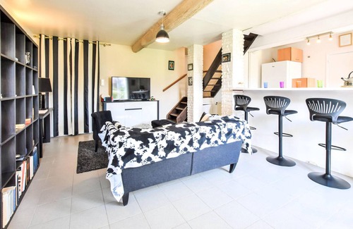 Le Mesnil-Esnard House | Pet friendly home in Le Mesnil-Esnard