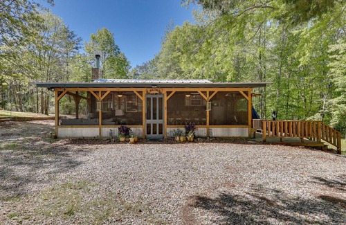 Haleyville House | Pet-Friendly Haleyville Cabin Rental with Kayaks!