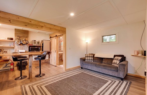 Hillsgrove Cabin | Pet-Friendly Hillsgrove Cabin w/Community Perks!