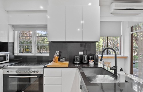 Bellevue Hill Apartment | Pet-Friendly Home Just Minutes from Bondi Beach