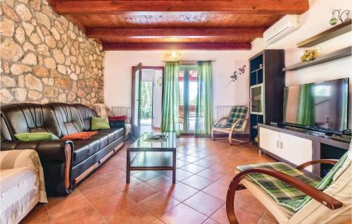 Heki House | Pet Friendly Home In Pazin With Jacuzzi