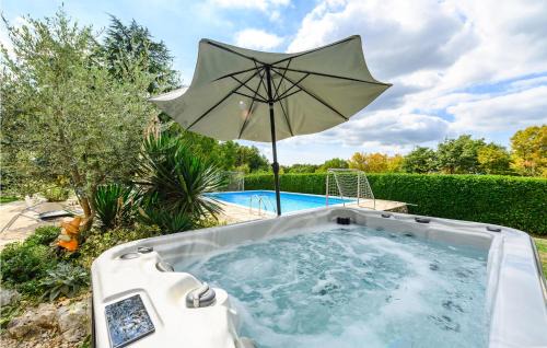 Heki House | Pet Friendly Home In Pazin With Jacuzzi