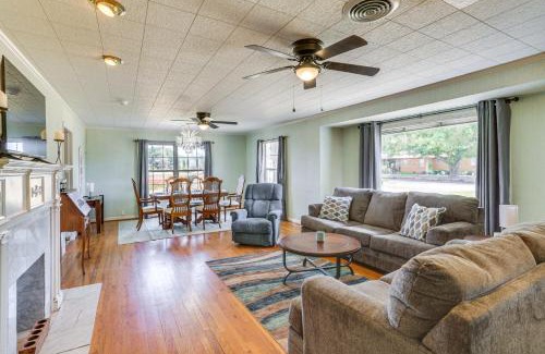 Crowell House | Pet Friendly Home with Yard and Grill in Crowell!