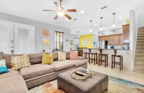 Villages of Crystal Beach House | ⭐Pet Friendly⭐Lagoon Pool-Beach Trolley-2 Kings 👑-5BR Here Comes the Sun