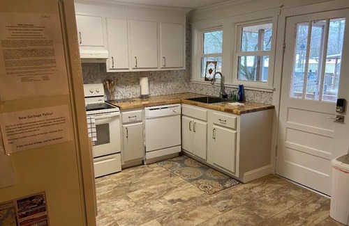 Guntersville Cottage | Pet Friendly! Lakefront Cottage