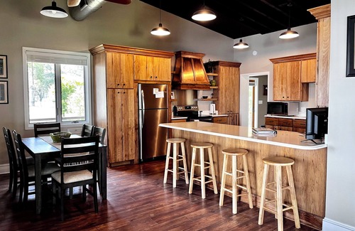 Winterville House | Pet friendly lakefront home with boat ramp~ The Overlook at Bachelor Bend