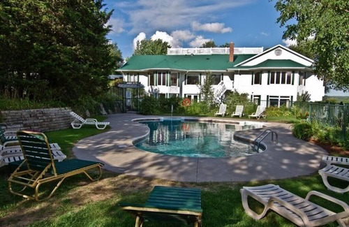 Otonabee-South Monaghan Cottage | Pet-Friendly Lakeside Cottages With Private Outdoor Decks for a Homely Stay