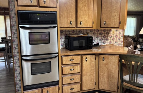 Ore City House | Pet Friendly - Lakeside Retreat - Wheel Chair Accessible
