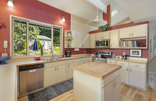 Roche Harbor House | Pet Friendly Lovely Home on the North End! (NBH)