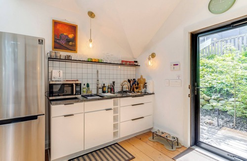 Calhoun Isles Apartment | Pet-Friendly Minneapolis Studio: Walk to Lake!