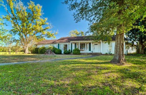 Navasota House | Pet-Friendly Navasota Ranch House with Arcade!