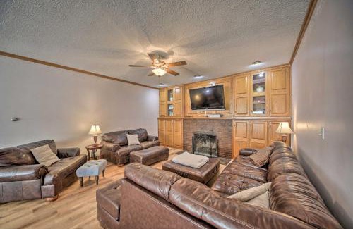 Ogallala House | Pet-Friendly Ogallala Home about 7 Mi to Lakefront!