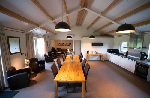 Beesel House | Pet Friendly & Peaceful Stay