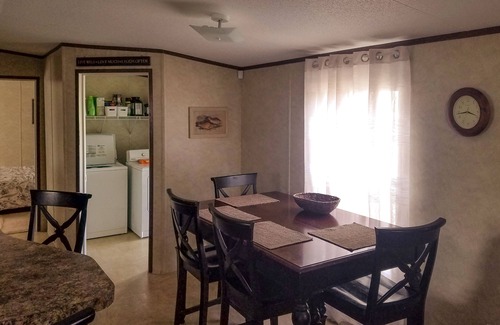 Kingston Cabin | Pet Friendly Peaceful Lake Texoma cottage