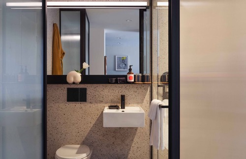 Williamsburg Hotel | Pet-friendly Property, Queen Room at Penny Williamsburg