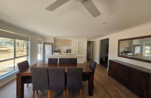 Axedale House | Pet Friendly Relax with the whole family or friends.
