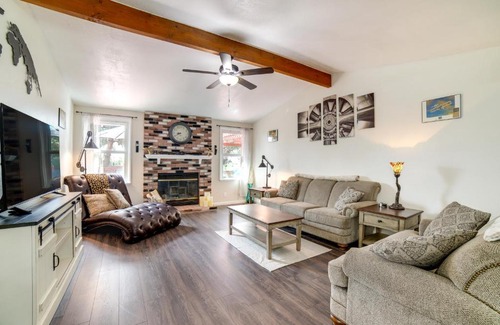 Northwest Reno House | Pet-Friendly Reno Hideaway with Private Hot Tub!
