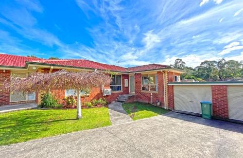 Ringwood House | Pet-Friendly Retreat 2BR Ringwood Prime location