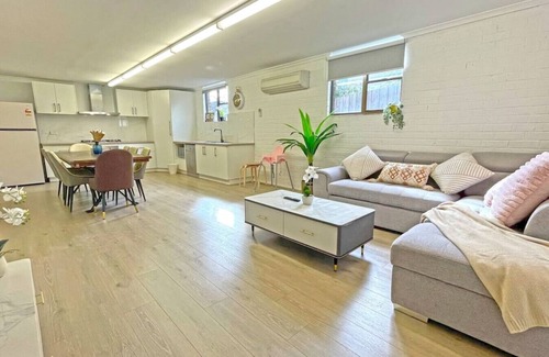 Ringwood House | Pet Friendly Ringwood 3BR House FREE Parking Netflix