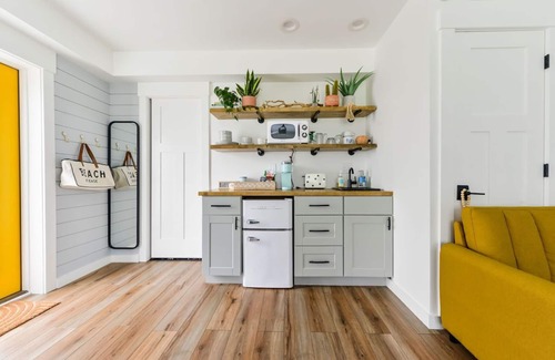 Kill Devil Hills Apartment | Pet friendly studio apartment. Minimal shedding dogs only.1 dog max.$25 pet fee