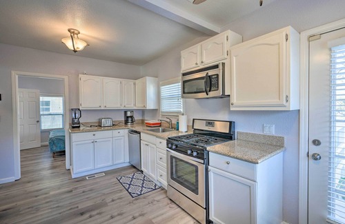 Southeastern Sacramento House | Pet-Friendly Sacramento Home ~ 5 to Downtown!