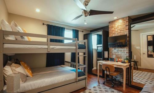 South Side Slopes Apartment | Pet-Friendly Southside Getaway - Sleeps 12