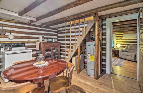 Speedwell Cabin | Pet-Friendly Speedwell Cabin, 1 Mi to Water!