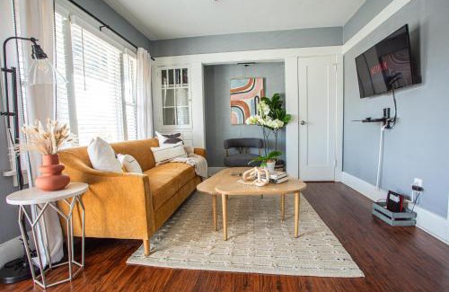 Willmore Apartment | Pet-Friendly Stay, Mins to Beach, Conv Ctr, Prkg LB B