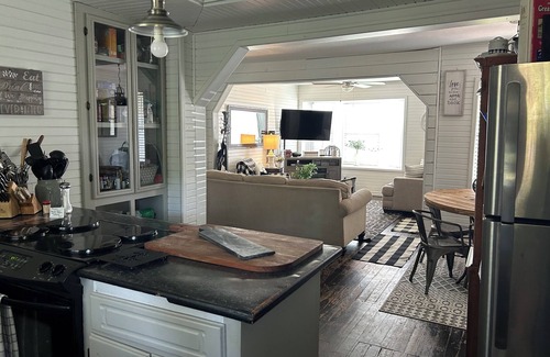 Luther Other | Pet Friendly! Super Cute Farmhouse - Fenced Yard!