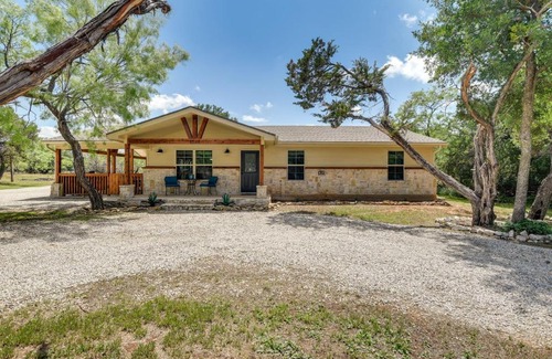 Graford House | Pet-Friendly Texas Home with Furnished Patio and Grill