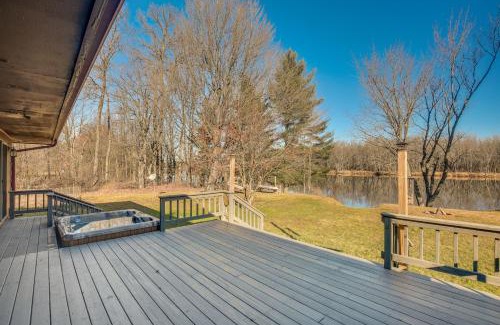 Tomahawk House | Pet-Friendly Tomahawk Home Deck and Private Hot Tub