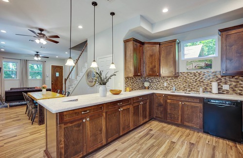 Tomball Cottage | Pet-friendly Tomball Home: Walk to Main Street!