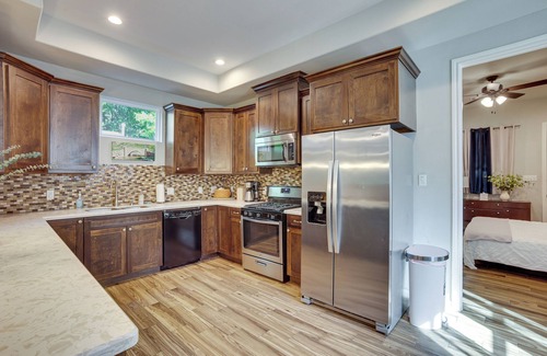 Tomball Cottage | Pet-friendly Tomball Home: Walk to Main Street!