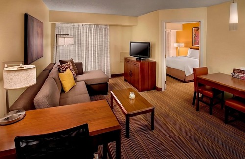 Bethlehem Hotel | Pet-Friendly Unit Minutes from Allentown Art Museum w/Free Breakfast