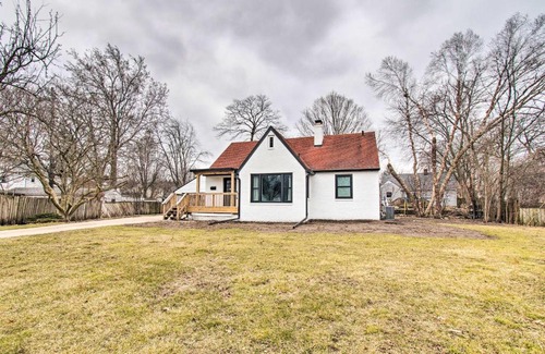 Normal House | Pet-Friendly Uptown Normal Home Steps to ISU